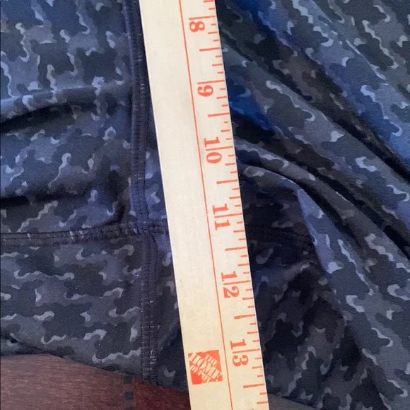 Livi Active Black and Gray Leggings 7/8 length, size 18/20, EUC - Picture 9 of 10